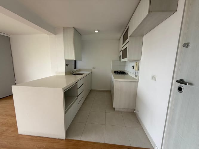 Apartamento de 2 alcobas en arriendo en Belén, Medellín, 85 m² · foto 5 de 19