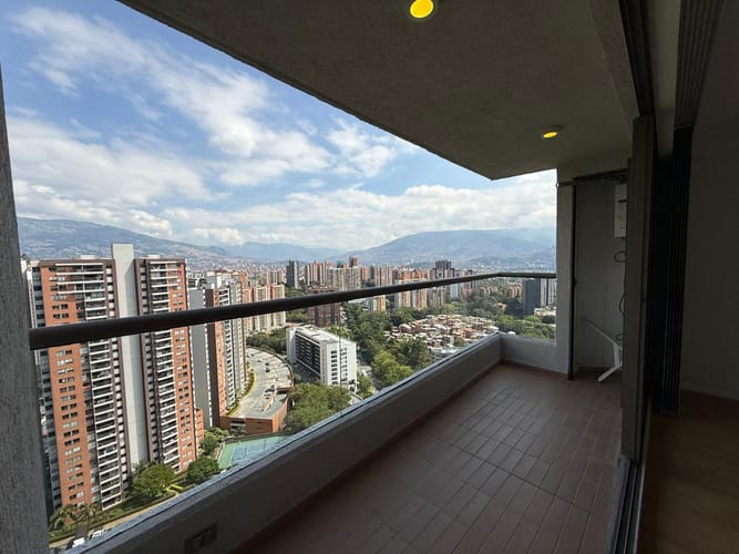 Apartamento de 2 alcobas en arriendo en Belén, Medellín, 85 m² · foto 8 de 19