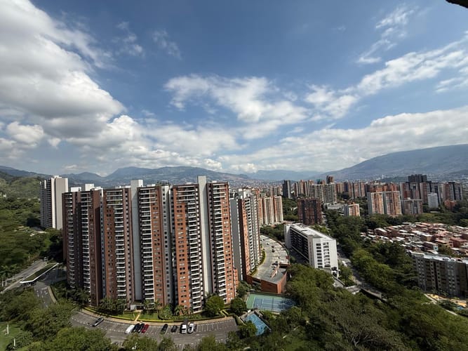 Apartamento de 2 alcobas en arriendo en Belén, Medellín, 85 m² · foto 9 de 19