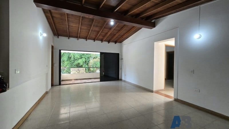 Casa de 4 alcobas en arriendo en Bolivariana, Medellín, 222 m² · foto 2 de 18