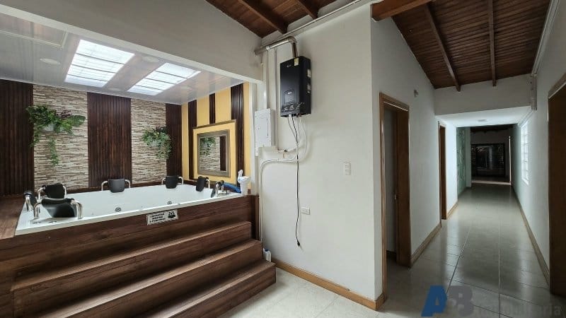 Casa de 4 alcobas en arriendo en Bolivariana, Medellín, 222 m² · foto 3 de 18