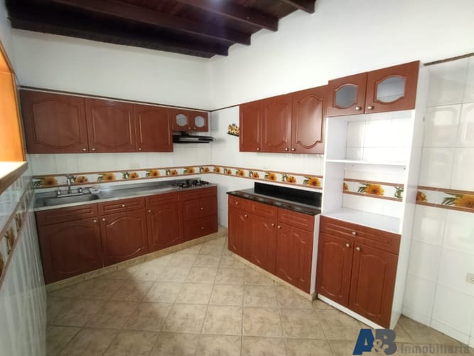 Casa de 4 alcobas en arriendo en Bolivariana, Medellín, 222 m² · foto 10 de 18