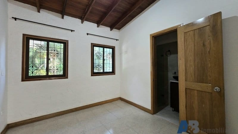 Casa de 4 alcobas en arriendo en Bolivariana, Medellín, 222 m² · foto 14 de 18