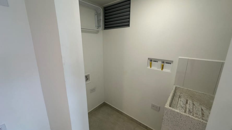 Apartamento de 3 alcobas en arriendo en Bucaros, Bello, 65 m² · foto 14 de 17
