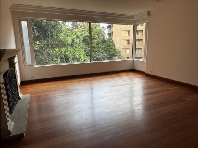 Apartamento de 3 alcobas en venta en Chicó Reservado, Bogotá, 246 m² · foto 2 de 16