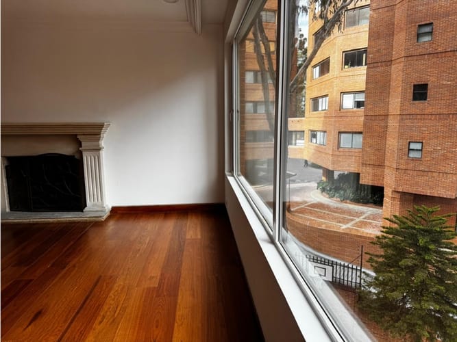 Apartamento de 3 alcobas en venta en Chicó Reservado, Bogotá, 246 m² · foto 3 de 16