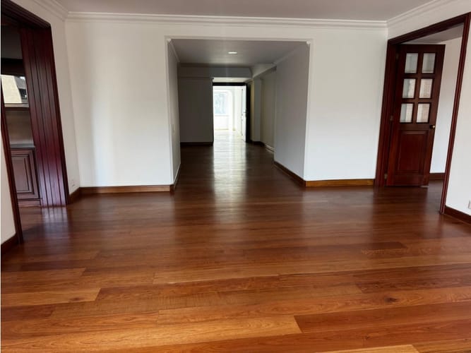 Apartamento de 3 alcobas en venta en Chicó Reservado, Bogotá, 246 m² · foto 4 de 16