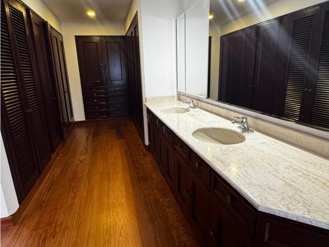 Apartamento de 3 alcobas en venta en Chicó Reservado, Bogotá, 246 m² · foto 6 de 16