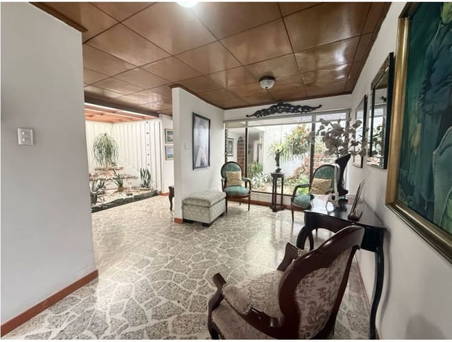 Casa de 4 alcobas en venta en Laureles, Medellín, 356 m² · foto 2 de 20