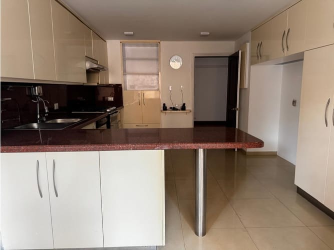 Apartamento de 3 alcobas en venta en Chicó Reservado, Bogotá, 246 m² · foto 9 de 16