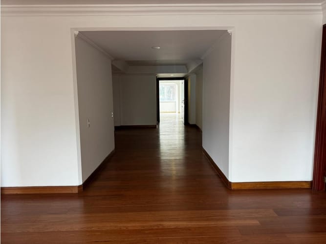 Apartamento de 3 alcobas en venta en Chicó Reservado, Bogotá, 246 m² · foto 10 de 16
