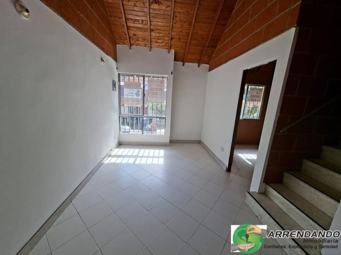 Casa de 4 alcobas en arriendo en Zona Industrial No. 3, Itagüí, 100 m² · foto 2 de 11