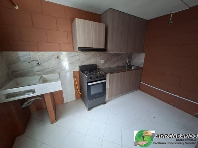 Casa de 4 alcobas en arriendo en Zona Industrial No. 3, Itagüí, 100 m² · foto 4 de 11