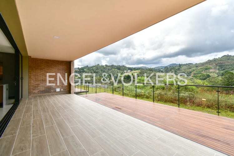 Casa de 3 alcobas en venta en Sajonia, Rionegro, 268 m² · foto 4 de 15