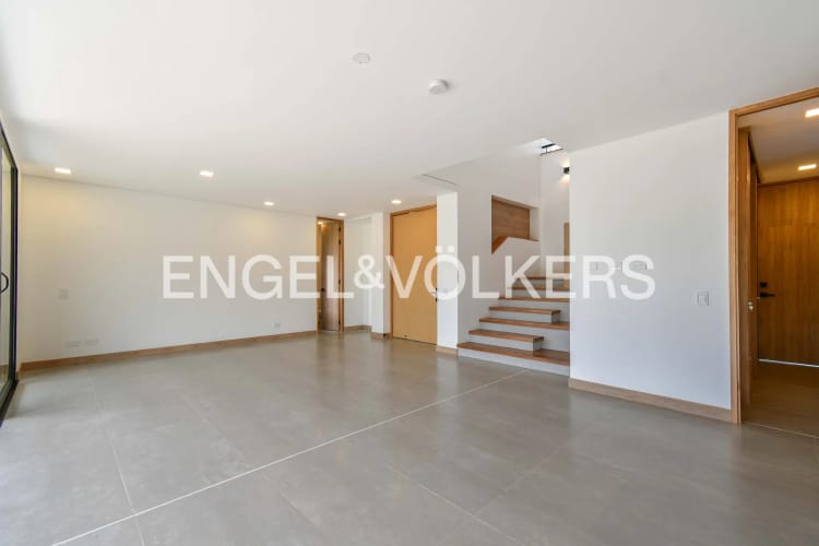 Casa de 3 alcobas en venta en Sajonia, Rionegro, 268 m² · foto 2 de 15