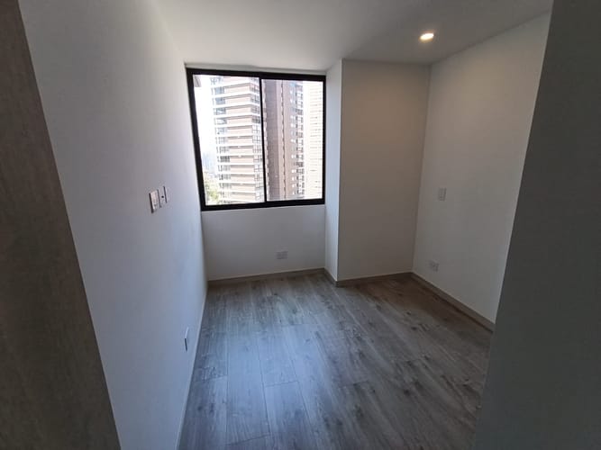 Apartamento de 2 alcobas en arriendo en El Poblado, Medellín, 82 m² · foto 4 de 14