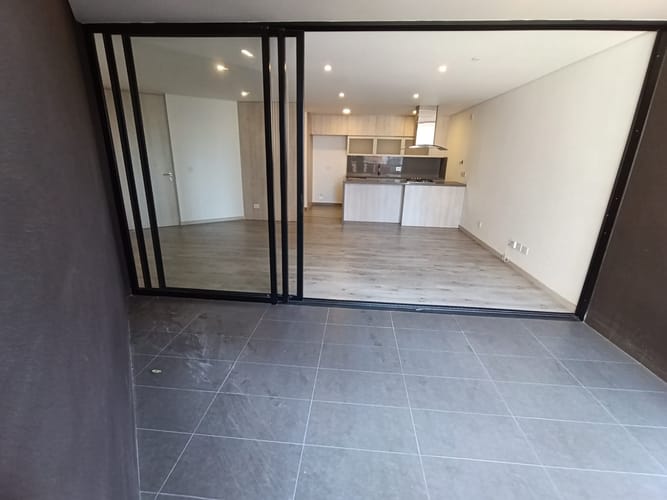 Apartamento de 2 alcobas en arriendo en El Poblado, Medellín, 82 m² · foto 11 de 14