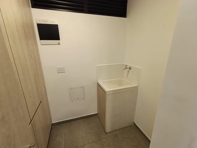 Apartamento de 2 alcobas en arriendo en El Poblado, Medellín, 82 m² · foto 12 de 14