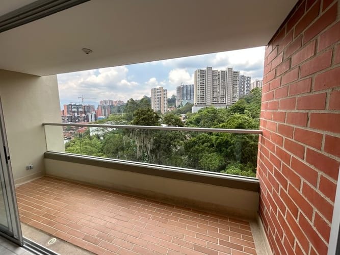 Apartamento de 3 alcobas en arriendo en Camino Verde, Envigado, 85 m² · foto 2 de 20