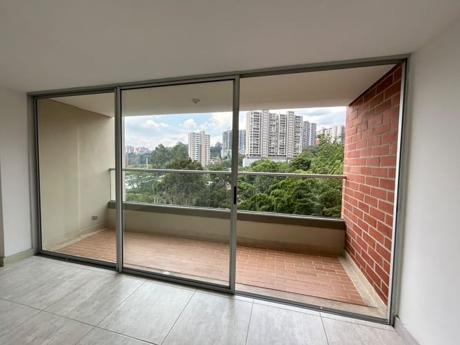 Apartamento de 3 alcobas en arriendo en Camino Verde, Envigado, 85 m² · foto 3 de 20