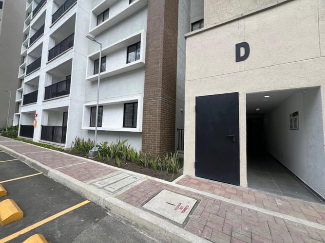 Apartamento de 2 alcobas en arriendo en Ciudad Jardin, Cali, 67 m² · foto 2 de 24