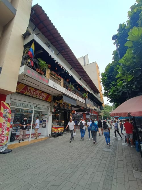 Local en arriendo en La Candelaria, Medellín, 22 m² · foto 2 de 10