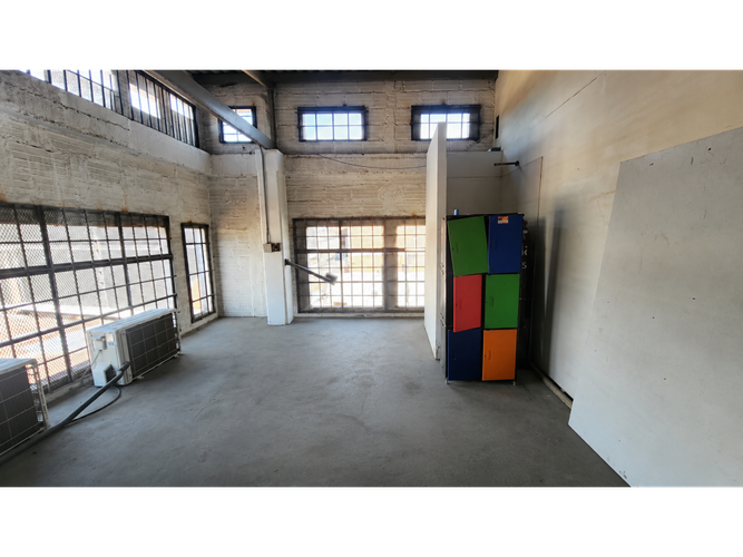 Bodega en arriendo en El Poblado, Medellín, 1100 m² · foto 2 de 8