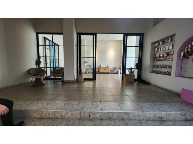 Bodega en arriendo en El Poblado, Medellín, 1100 m² · foto 7 de 8