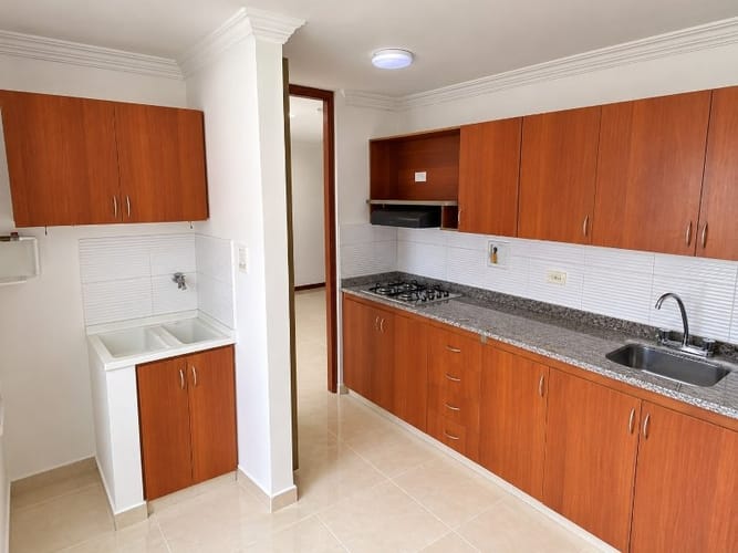 Apartamento de 3 alcobas en arriendo en Zuñiga, Envigado, 130 m² · foto 2 de 16