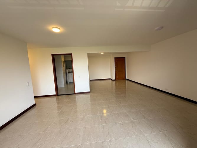 Apartamento de 3 alcobas en arriendo en La Castellana, Medellín, 150 m² · foto 6 de 20