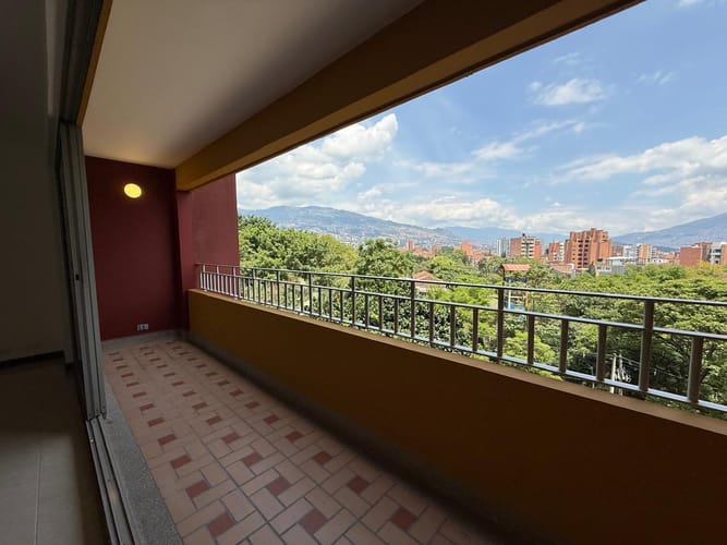 Apartamento de 3 alcobas en arriendo en La Castellana, Medellín, 150 m² · foto 10 de 20