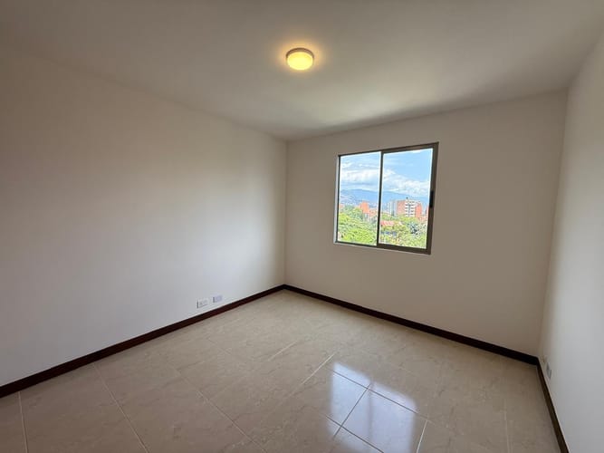 Apartamento de 3 alcobas en arriendo en La Castellana, Medellín, 150 m² · foto 12 de 20