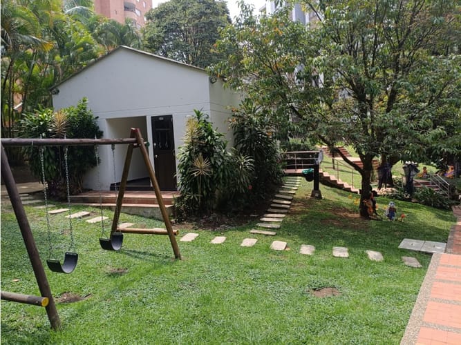 Apartamento de 3 alcobas en venta en Loma De Los Gonzalez, Medellín, 192 m² · foto 12 de 23