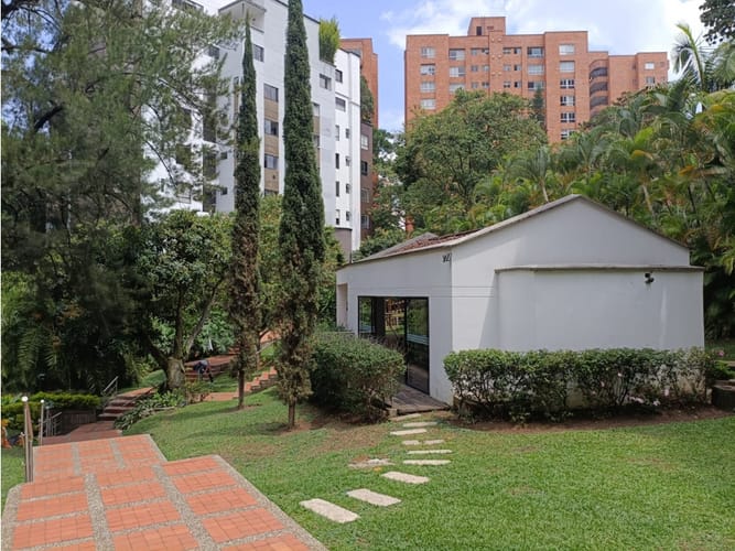 Apartamento de 3 alcobas en venta en Loma De Los Gonzalez, Medellín, 192 m² · foto 13 de 23