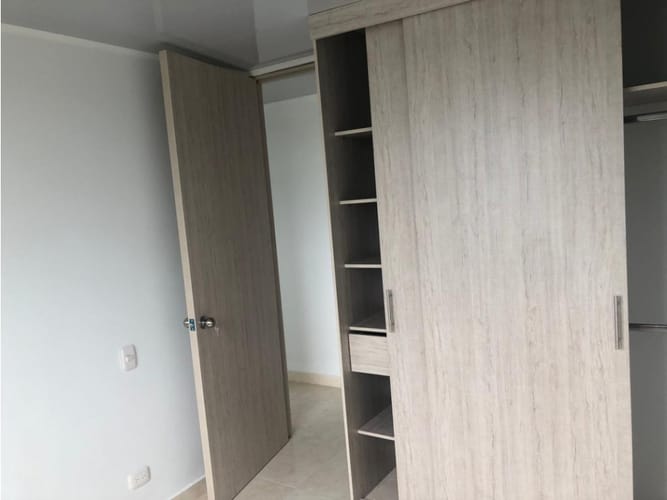 Apartamento de 2 alcobas en venta en Cr. Country Plaza, Jamundí, 58 m² · foto 8 de 17