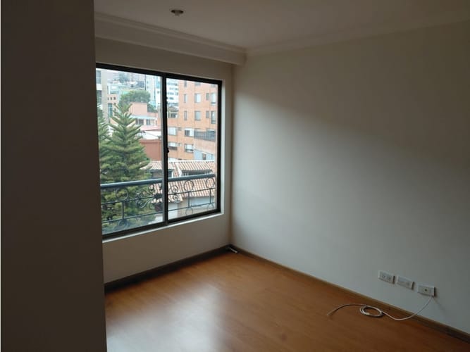 Apartamento de 4 alcobas en venta en Bella Suiza, Bogotá, 231 m² · foto 3 de 24