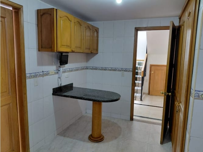 Apartamento de 4 alcobas en venta en Bella Suiza, Bogotá, 231 m² · foto 8 de 24