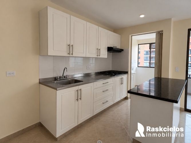 Apartamento de 3 alcobas en arriendo en Lorena, Medellín, 85 m² · foto 4 de 14