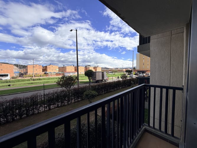 Apartamento de 3 alcobas en venta en Fac, Madrid, 64 m² · foto 2 de 21