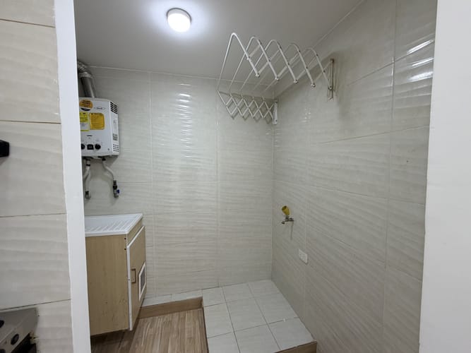 Apartamento de 3 alcobas en venta en Fac, Madrid, 64 m² · foto 3 de 21