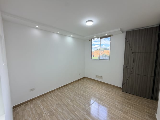 Apartamento de 3 alcobas en venta en Fac, Madrid, 64 m² · foto 14 de 21