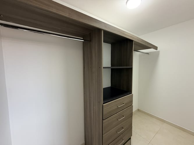 Apartamento de 3 alcobas en venta en Fac, Madrid, 64 m² · foto 15 de 21