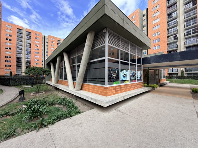 Apartamento de 3 alcobas en venta en Fac, Madrid, 64 m² · foto 18 de 21