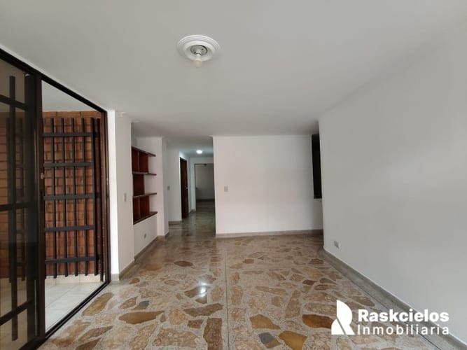 Apartamento de 4 alcobas en arriendo en Los Colores, Medellín, 170 m² · foto 2 de 19