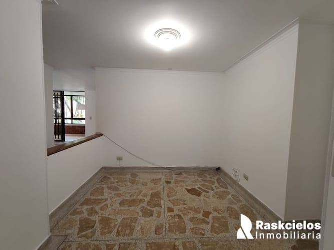 Apartamento de 4 alcobas en arriendo en Los Colores, Medellín, 170 m² · foto 4 de 19
