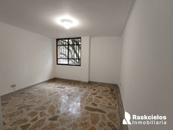 Apartamento de 4 alcobas en arriendo en Los Colores, Medellín, 170 m² · foto 6 de 19