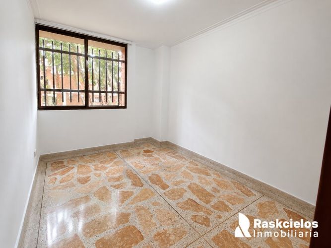 Apartamento de 4 alcobas en arriendo en Los Colores, Medellín, 170 m² · foto 9 de 19