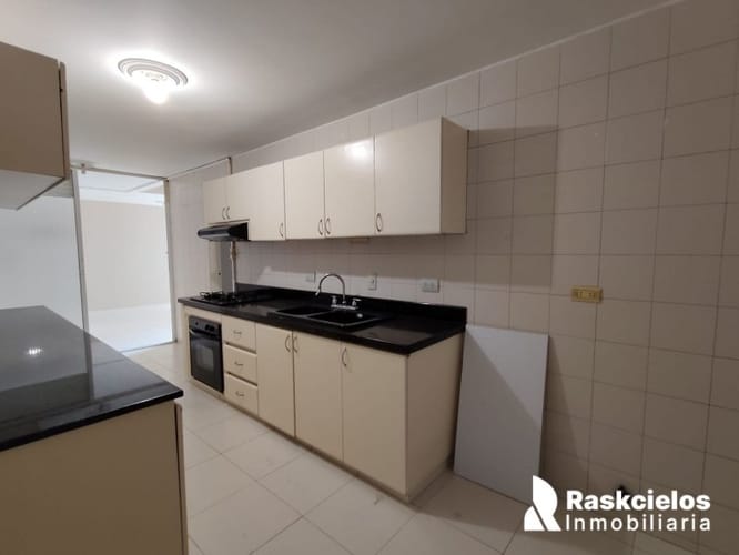 Apartamento de 4 alcobas en arriendo en Los Colores, Medellín, 170 m² · foto 10 de 19