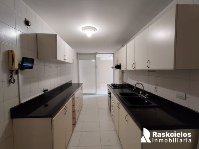 Apartamento de 4 alcobas en arriendo en Los Colores, Medellín, 170 m² · foto 11 de 19