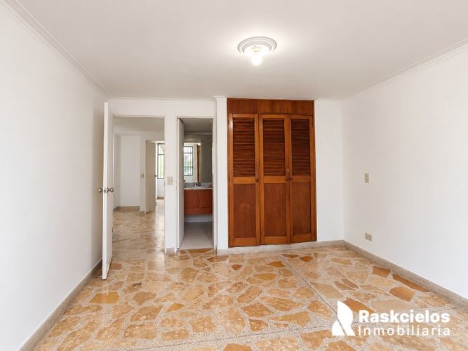 Apartamento de 4 alcobas en arriendo en Los Colores, Medellín, 170 m² · foto 12 de 19